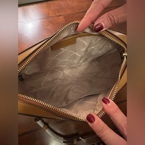 Michael Kors Jet Set Large East West Crossbody Bag Metallic Gold Signature NWT - Picture 9 of 14